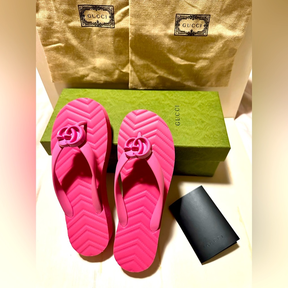 Gucci Chevron thong pink sandals size 37 Brand New